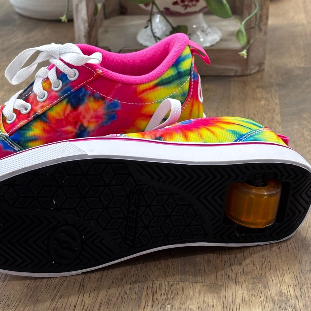 Heelys women’s/youth tie died wheeled shoes - Picture 5 of 8